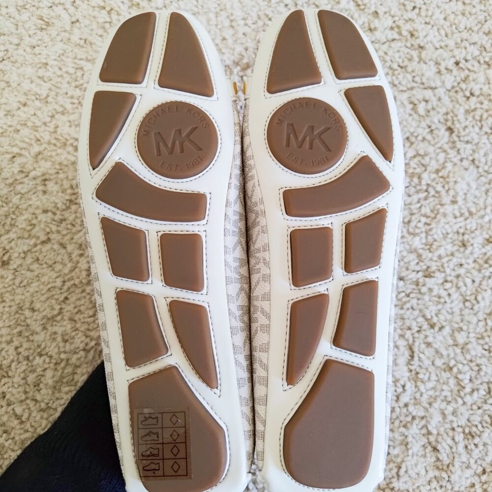 Michael Kors Fulton Studded Logo Moccasin size 7.5  color vanilla 49T8FUFR1B - Picture 15 of 15